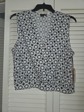 Halogen Sleeveless Black & White Geometric Wrap Top - Women